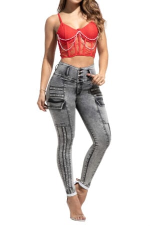 JEANS LEVANTA COLA GRIS CON CORTES AMBIENTADO CON PEDRERÍA BOTA SKINNY – 71322